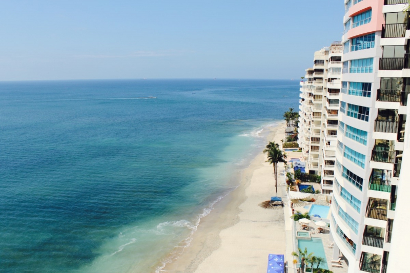 chambre-hote-CASTELLAR-min_beach_ocean_shore_hotel_palm_tree-33726